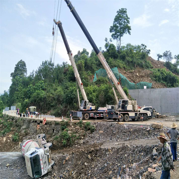 茶陵汽车掉沟里叫吊车救援要多少钱